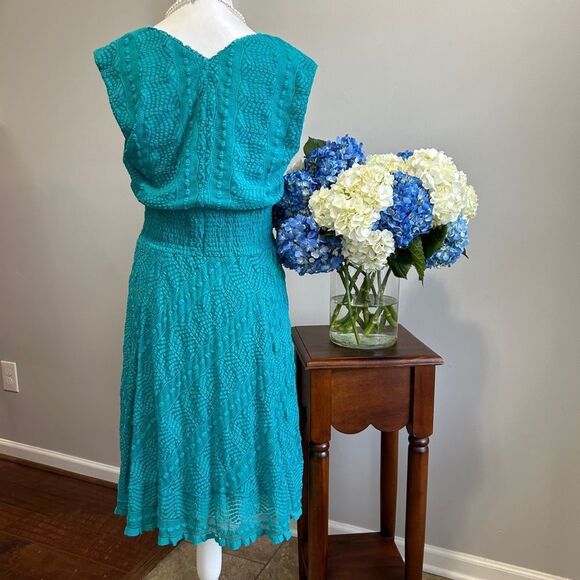 Rabbit Rabbit Rabbit Green Ruched Midi Dress - Picture 7 of 10